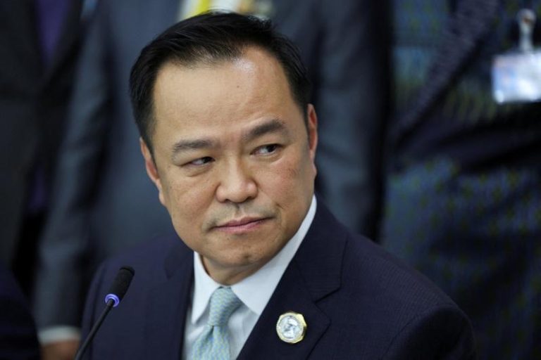 泰自豪党党魁阿努廷（图）会吹萨克斯风、偶尔会开开飞机，还是营造业巨额财富的继承人。这名58岁的政坛老手，一度遭禁从政，如今却是呼声最高的下任泰国总理人选。