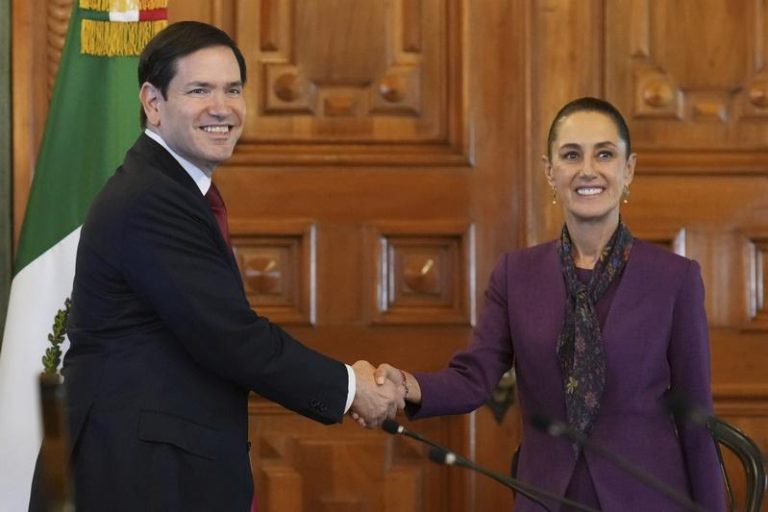 美国国务卿鲁比欧（Marco Rubio，左）3日在墨西哥市与墨西哥总统薛恩鲍姆（Claudia Sheinbaum，右）会面。美联社