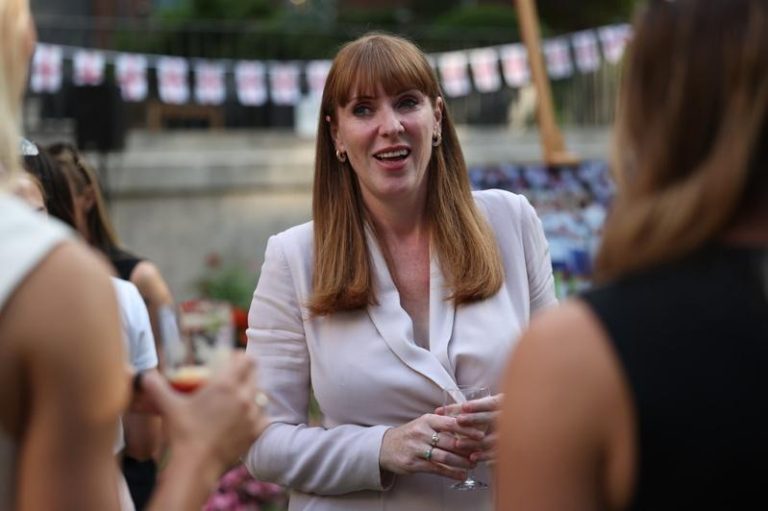 英国副首相芮纳（Angela Rayner）因少缴房产税主动请辞。欧新社