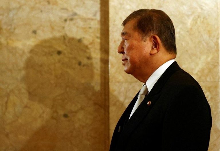 日本首相、执政党自民党总裁石破茂正面临遭「逼宫」窘境。(路透)