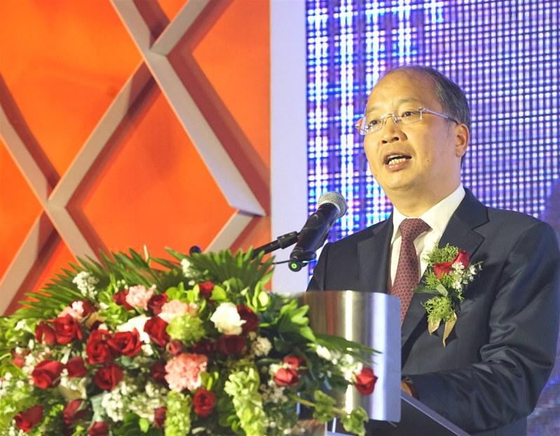 前中国证监会主席易会满因为涉嫌贪腐,上周被有关部门带走调查。图为他担任工商银行董事长时期出席活动并致词。(中新社)