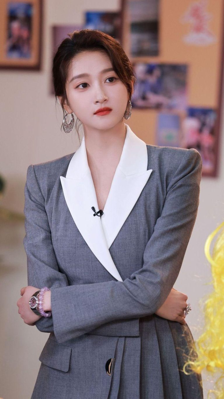 关晓彤上综艺，疑似不小心泄漏了「分手心情」。(取材自微博)