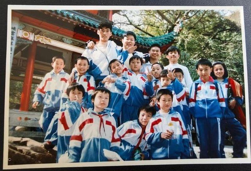 1997年秋天岳麓山爱晚亭旁的合影。(取材自潇湘晨报)