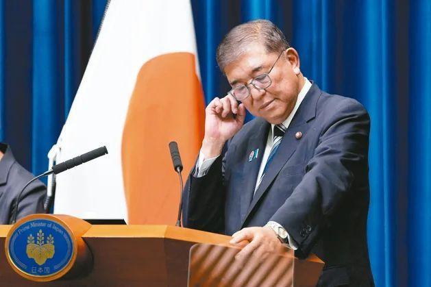 日本首相石破茂7日正式宣布请辞自民党党魁与首相职务。(路透)