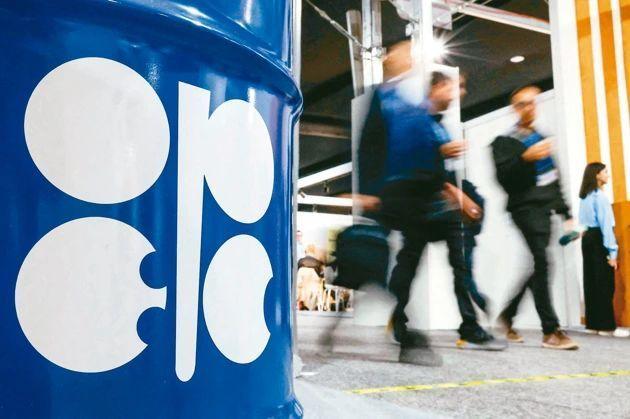 OPEC+7日同意,10月起再度增产,每日产量再增加约13.7万桶,此举预料加重国际油价下压。(路透)