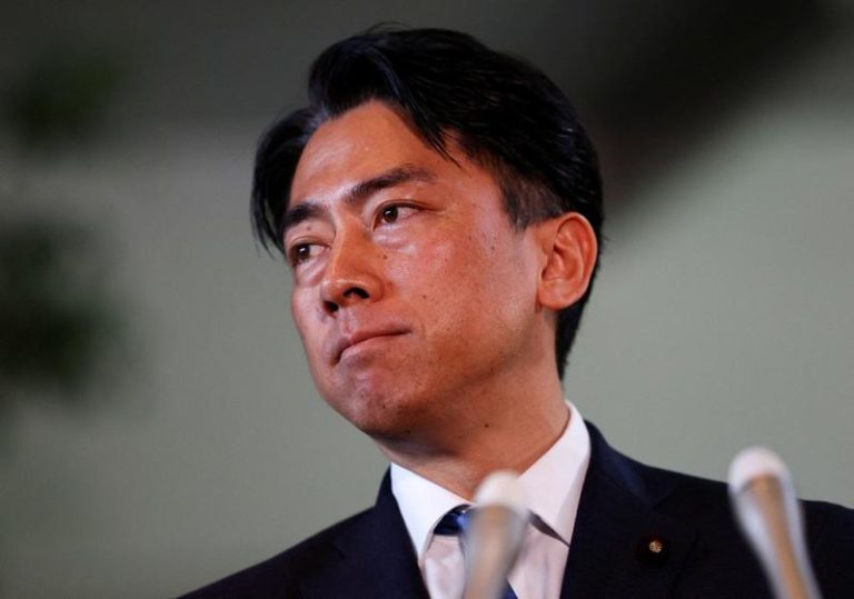 上次日本自民党总裁选举，小泉进次郎有全国性的高知名度，但党员票不足，第一轮投票名列第三，未能进入前两名的决选。（路透）