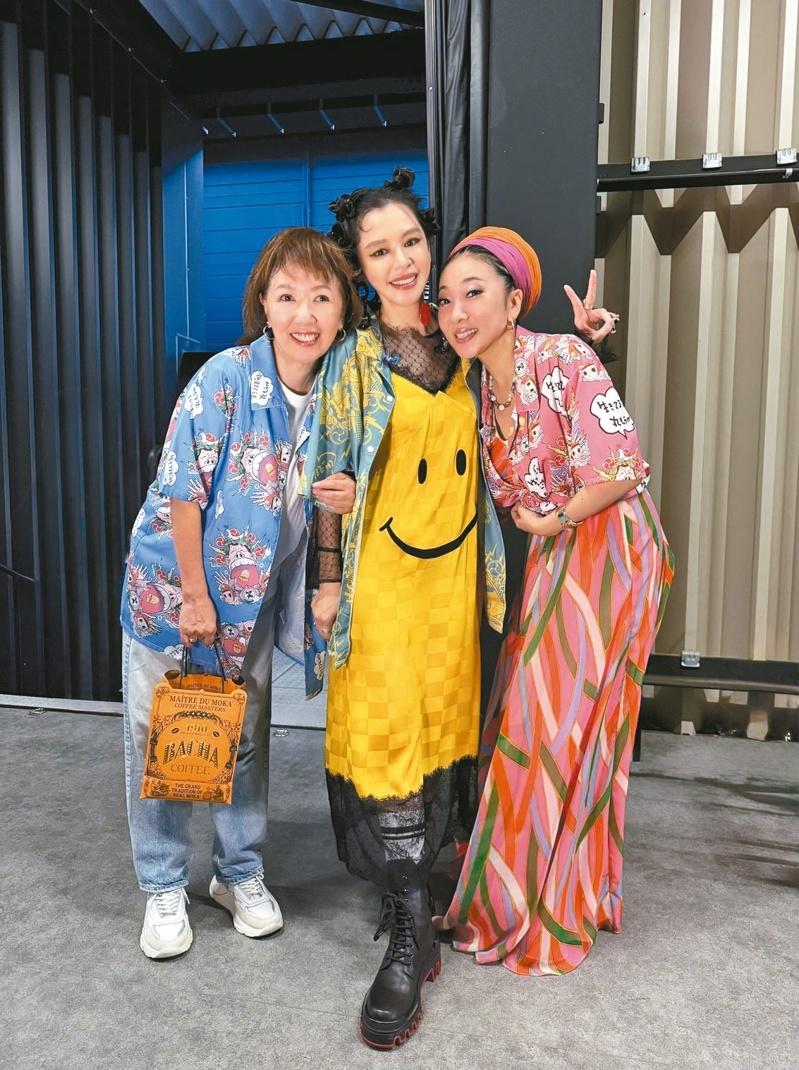 徐若瑄(中)和浅田美代子(左)、MISIA相见欢。（图／威威岩提供）