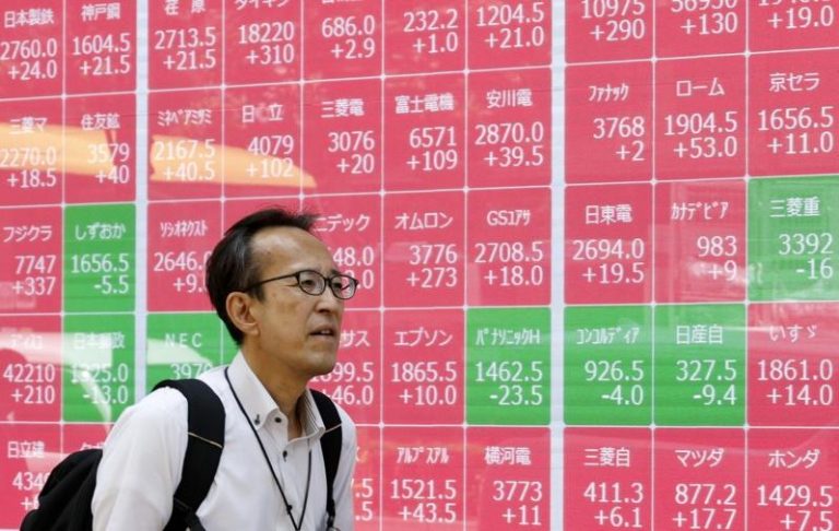 日本上修第2季国内生产毛额成长2.2%，优于先前公布的初值1.0%，经济连五季成长，主要受惠于民间消费数据。（欧新社）