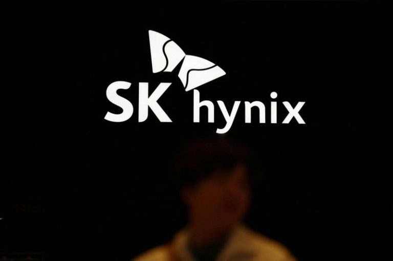 美国向南韩提议，芯片制造设备未来出口到三星电子与SK海力士在中国的工厂，需逐年取得批准。（路透）