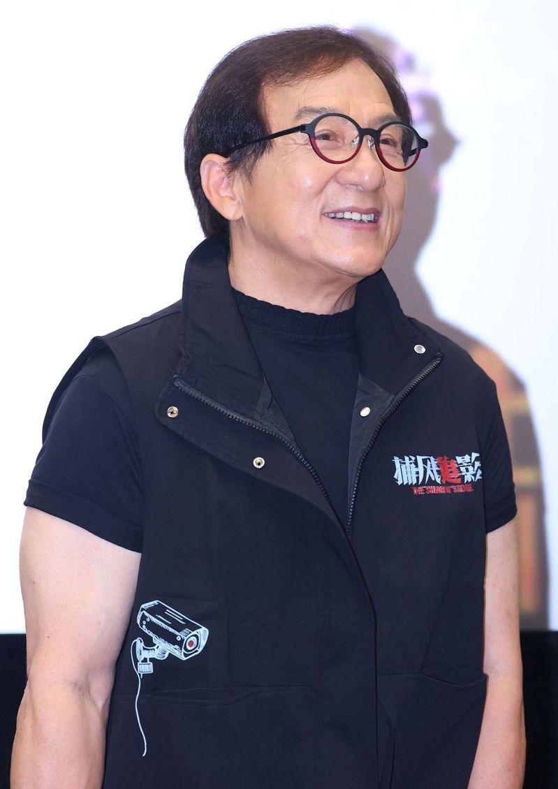 成龙获得香港导演王晶的肯定。(取材自微博)