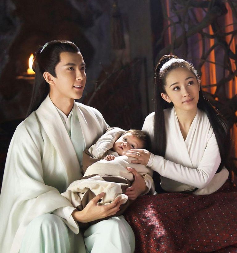 「三生三世十里桃花」中，于朦胧(左)饰演的「白真」与杨幂(右)饰演的「白浅」是兄妹。(取材自微博)