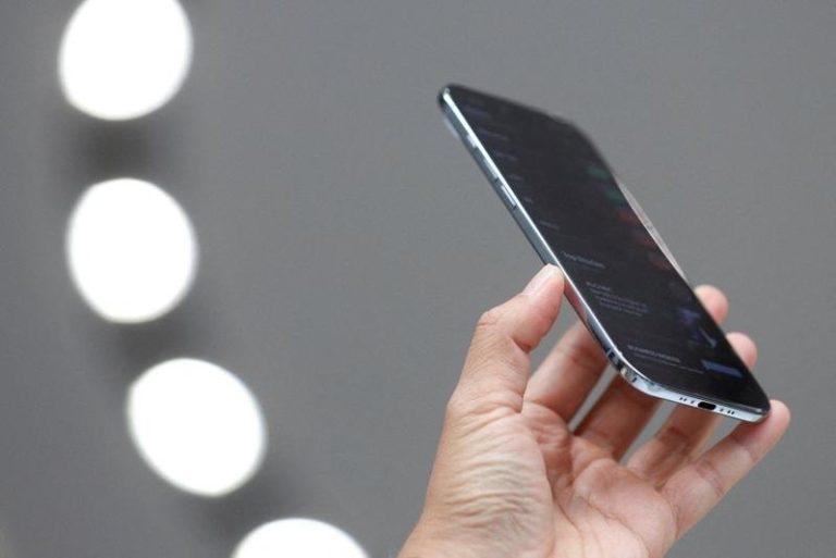 苹果最新iPhone Air，这是苹果迄今最轻薄的手机，也是果粉与分析师认为停滞的iPhone系列8年来最大变革。(路透)