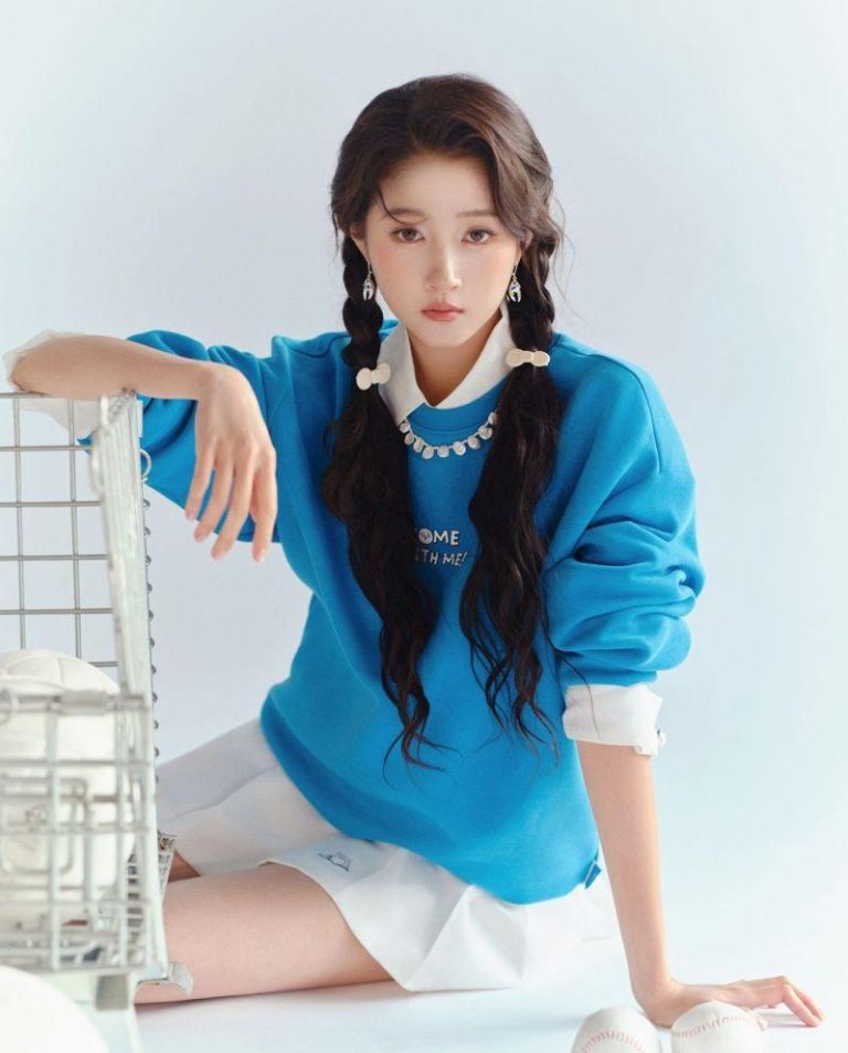 关晓彤的爸爸曾点赞一则关于女儿与鹿晗的分手文。(取材自微博)