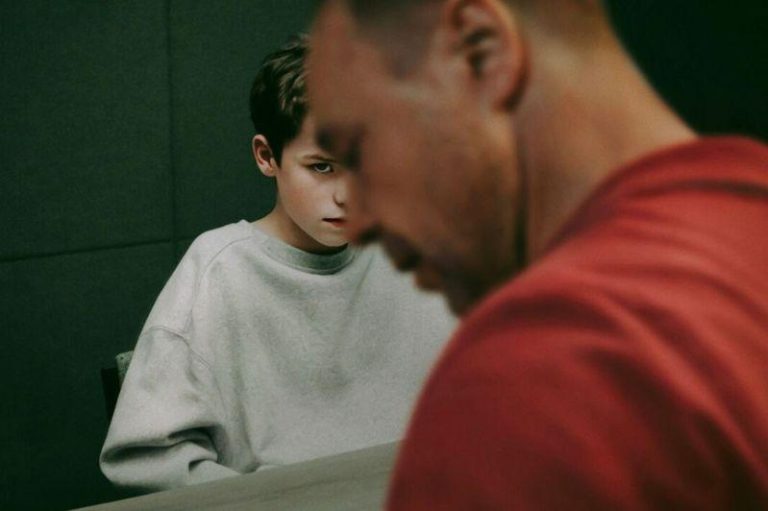 影集「混沌少年时」播出后引起全球讨论。(图／Netflix提供)