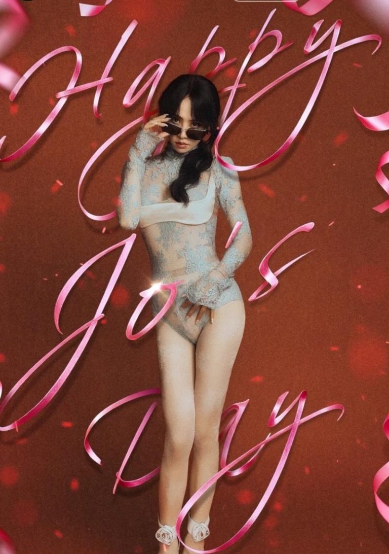 蔡依林45岁生日，在Instagram贴出手捧草莓蛋糕、穿紧身衣性感辣照。(取材自Instagram)