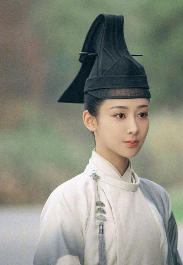 杨紫在「青簪行」中饰演有破案天赋的少女黄梓瑕。(取材自豆瓣电影)