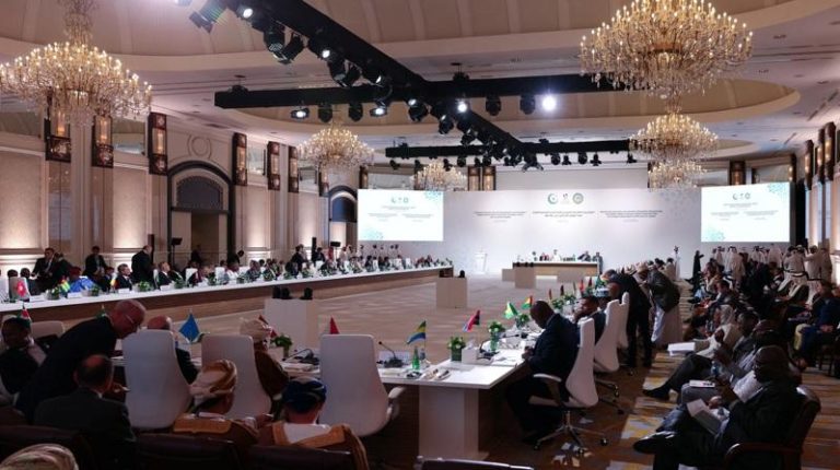 卡塔尔总理兼外长穆罕默德14日在杜哈出席阿拉伯—伊斯兰国家紧急峰会的筹备会议。(路透)