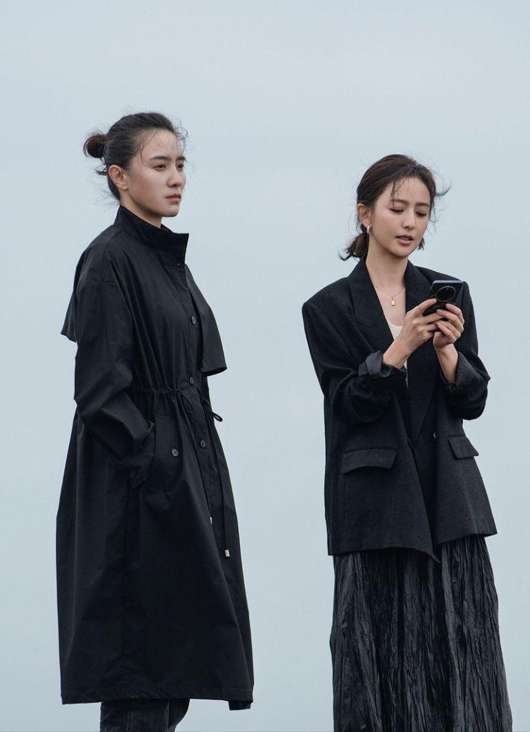 宋佳(左)、佟丽娅主演的「轻于鸿毛」票房不如预期。(取材自微博)