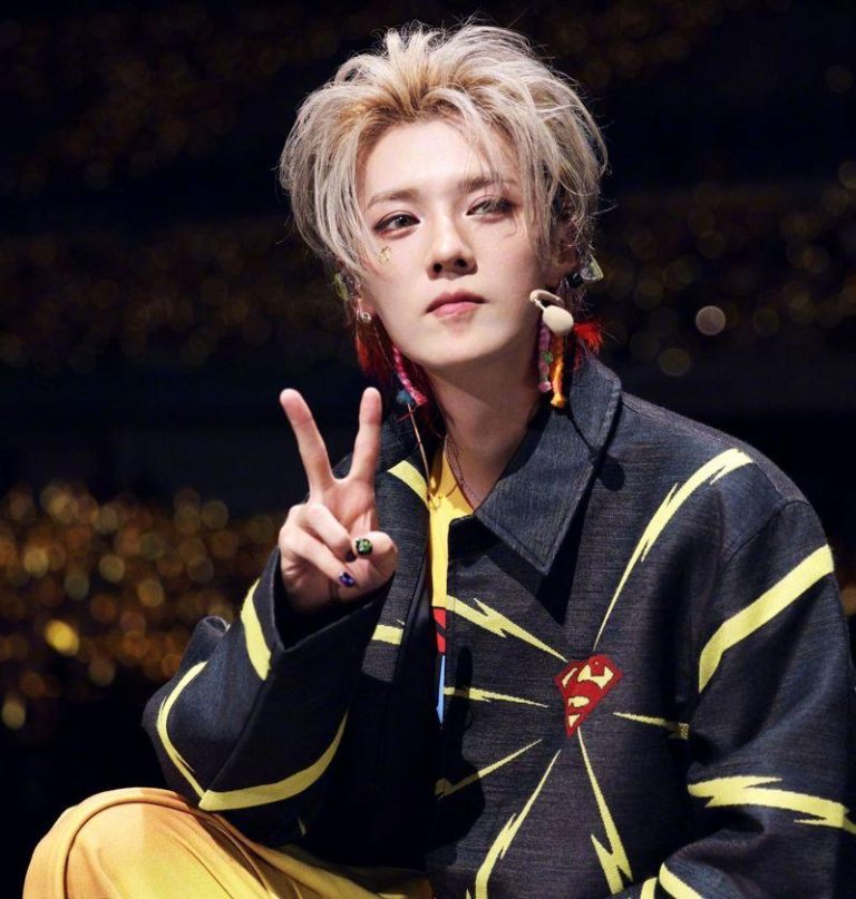 鹿晗打破8年来卡点为关晓彤献上生日祝福的惯例。（取材自微博）