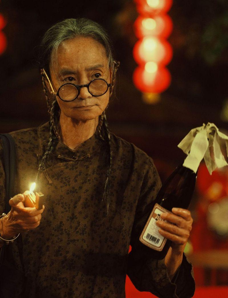 刘雪华扮演90岁的「阿太」，观众直呼认不出。(取材自微博)