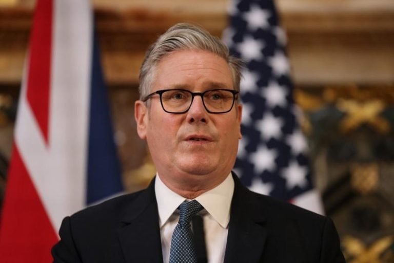 英国首相施凯尔18日与美国总统川普会面后召开联合记者会。(欧新社)