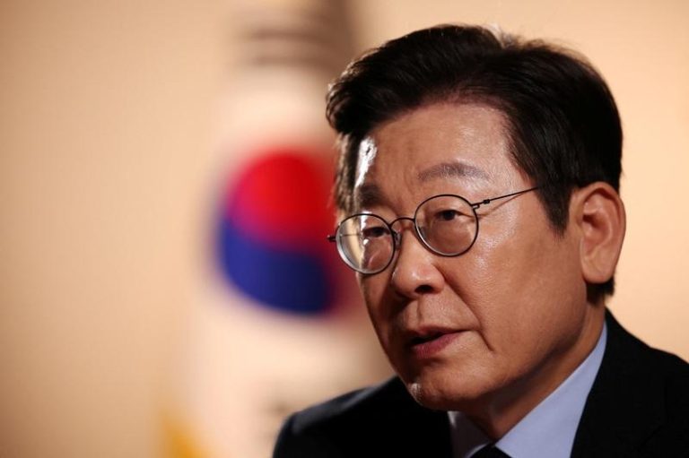 南韩总统李在明表示，如果未设任何保障措施，全然按美方条件投资美国3500亿美元，南韩经济可能陷入堪比1997年金融风暴的危机。(路透)