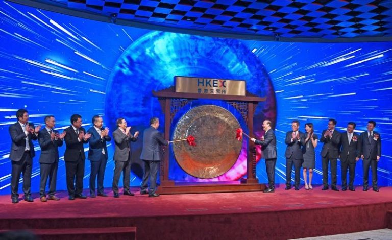 人行行长潘功胜在内等金融四巨头，22日一同亮相记者会，大晒「十四五」金融发展成绩...