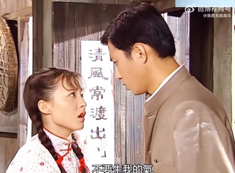 「情深深雨蒙蒙」中的徐露（左）。（取材自微博）