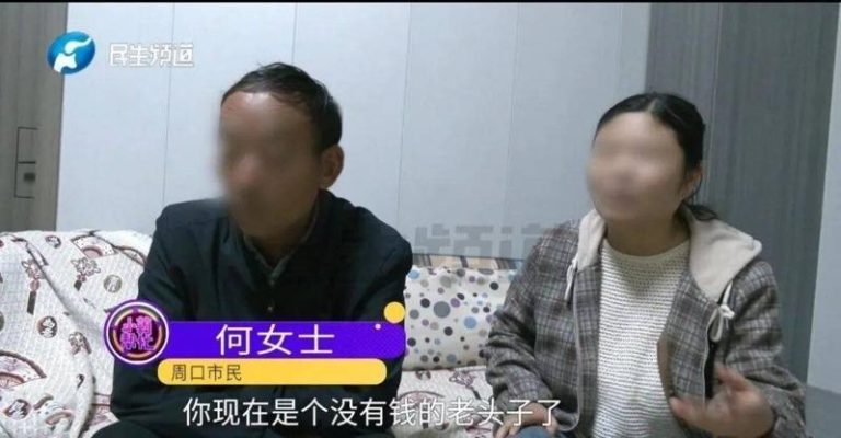 62岁农村大爷3个月打赏女主播50万，让全家人傻眼。（视频截屏）