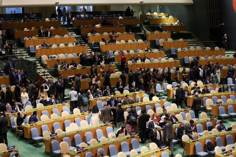 以色列总理内唐亚胡26日在联合国大会发表演说，有数百名外交官离席抗议。路透