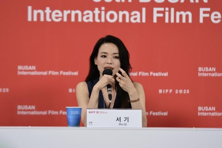 影星舒淇首部编导电影「女孩」，26日在第30届釜山国际影展获最佳导演奖。图为舒淇22日出席记者会，分享拍摄过程。中央社