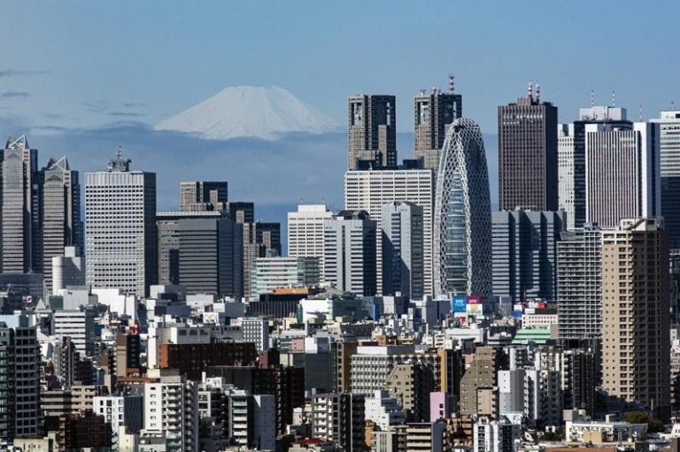 日本东京新宿区。数据照片。(美联社)