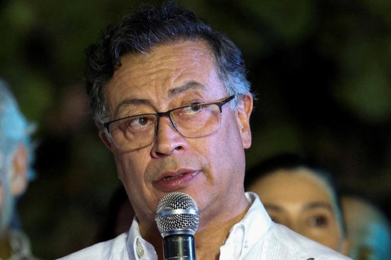 哥伦比亚总统裴卓抨击美国撤销他签证的决定，并指控华府因为他批评以色列在加萨的行动而违反国际法。(路透)