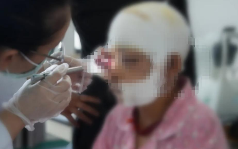 孕妇遭黑熊突袭，装死逃生。(取材自鲁中晨报)