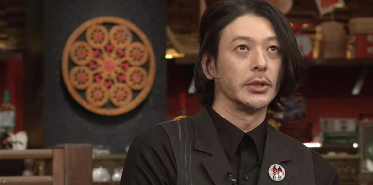 小田切让在「人生最棒的餐厅」回顾过去做过的荒唐事情。图／摘自TBS