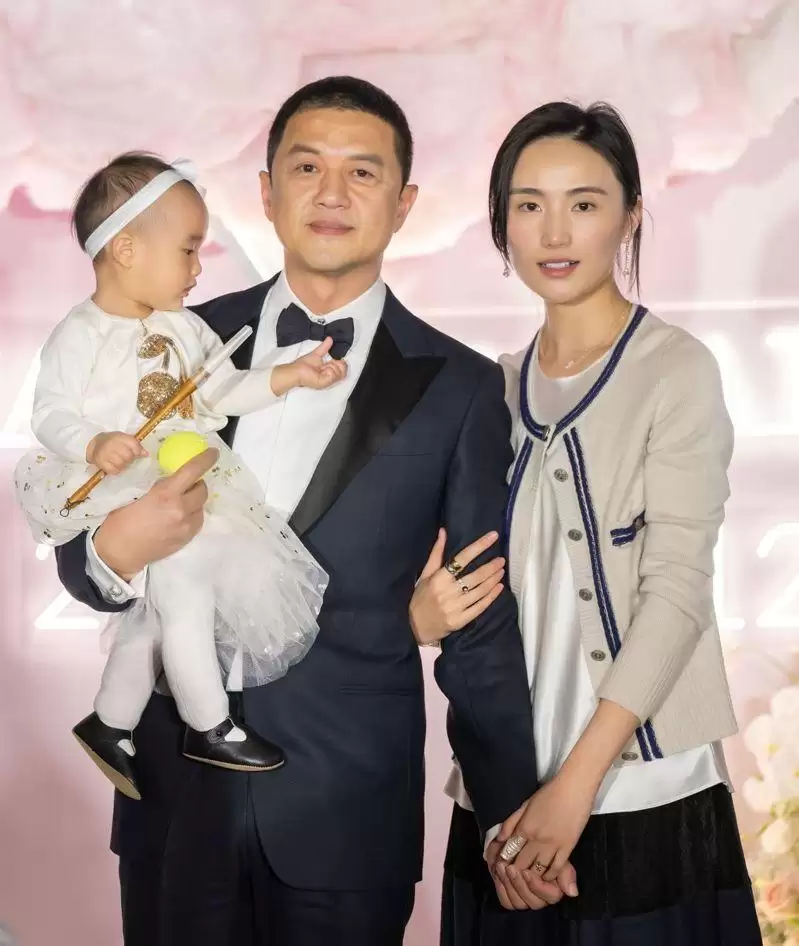 负债4亿美元…王菲前夫李亚鹏二度离婚 嫩妻:这首歌开始这首歌结束