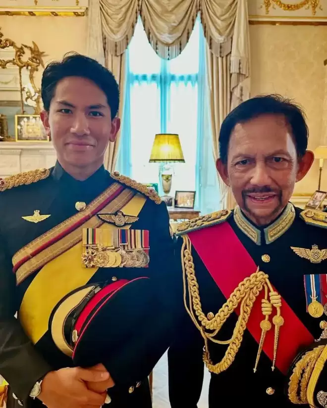 亚洲最帅王子火出圈，颜值高会开飞机会马球，混血妻子银纱裙奢华