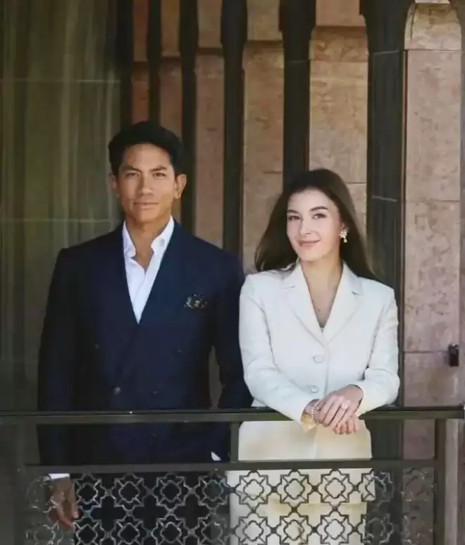 亚洲最帅王子火出圈，颜值高会开飞机会马球，混血妻子银纱裙奢华