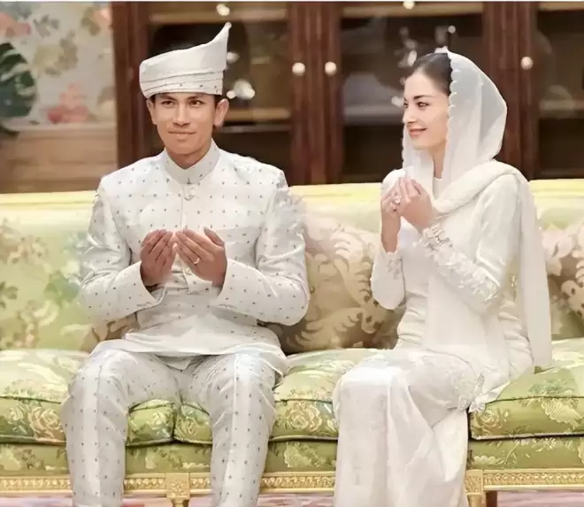 亚洲最帅王子火出圈，颜值高会开飞机会马球，混血妻子银纱裙奢华