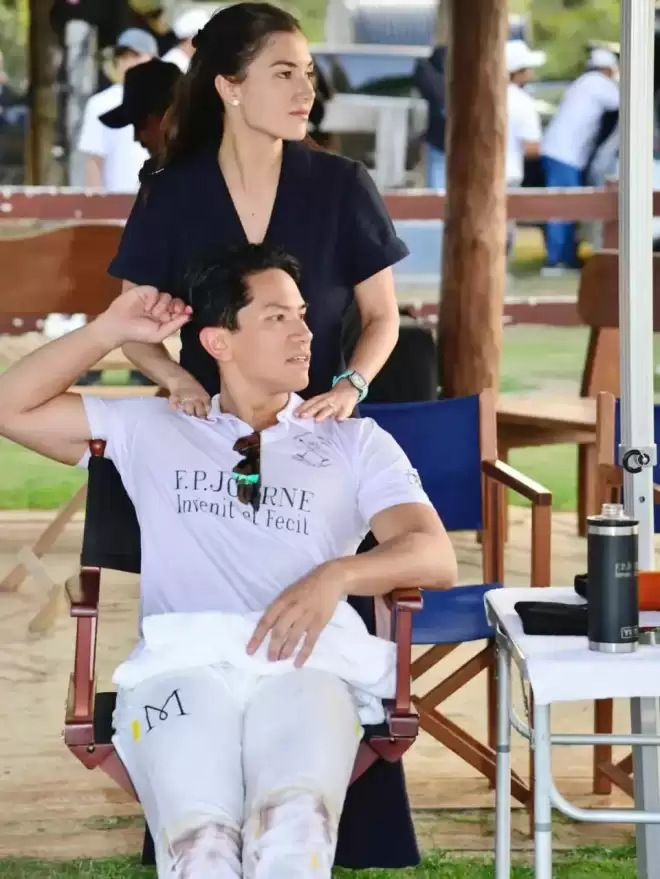 亚洲最帅王子火出圈，颜值高会开飞机会马球，混血妻子银纱裙奢华