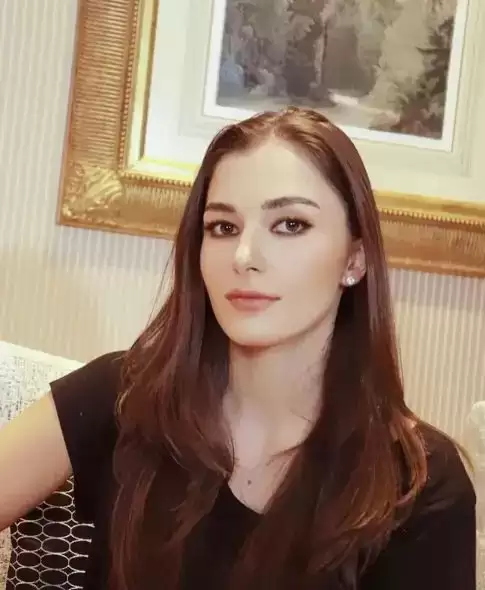 亚洲最帅王子火出圈，颜值高会开飞机会马球，混血妻子银纱裙奢华