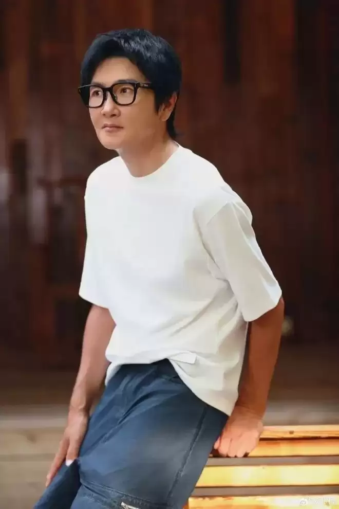 56岁孙楠近照瘦成“巴掌脸”，此前曾大方分享瘦身方法