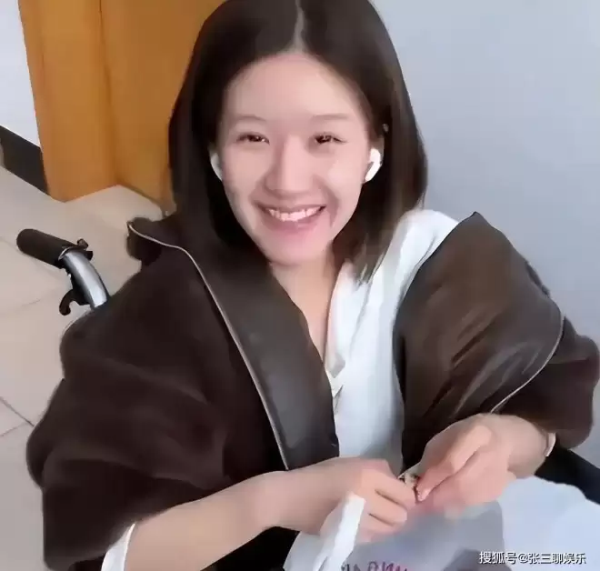 继赵露思鹿晗生病后,白鹿又自曝病情,无力绝望,什么也吃不下