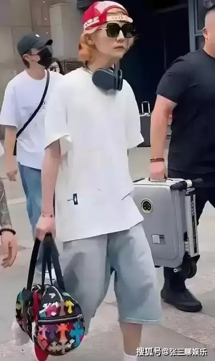 继赵露思鹿晗生病后,白鹿又自曝病情,无力绝望,什么也吃不下