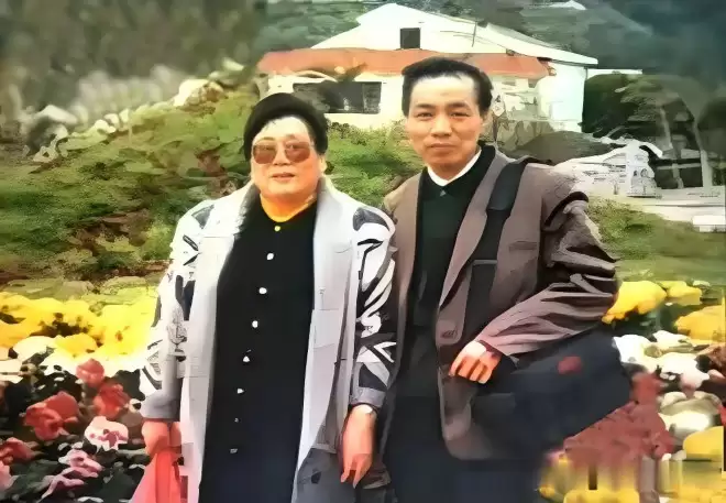 毛阿敏与哥哥的独家合照曝光！兄妹情一世缘