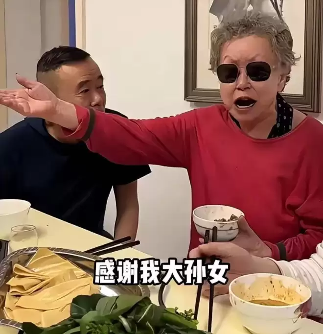 潘长江中秋家宴曝光，如今现状让人唏嘘