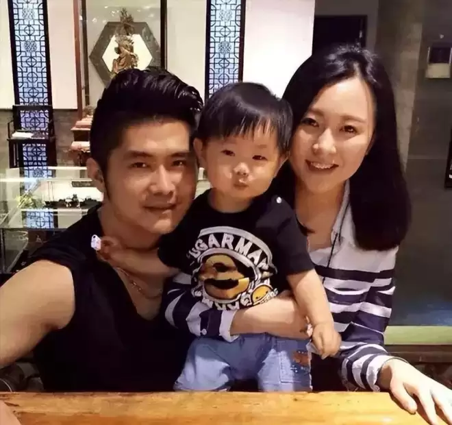 潘长江中秋家宴曝光，如今现状让人唏嘘