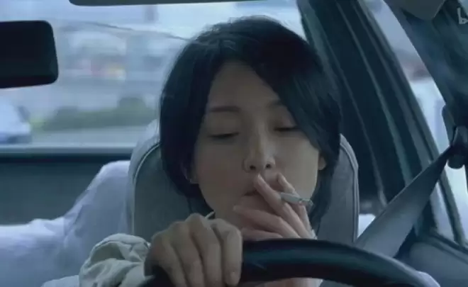 周迅近照曝光!头发发白,瘦到皮包骨,终究为恶习付出了代价