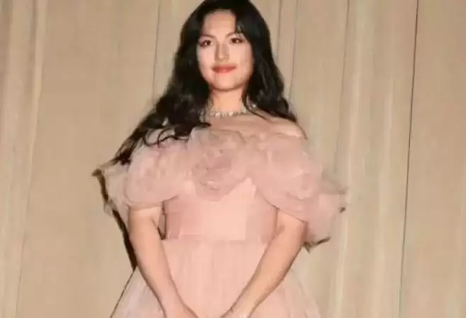 周迅近照曝光!头发发白,瘦到皮包骨,终究为恶习付出了代价