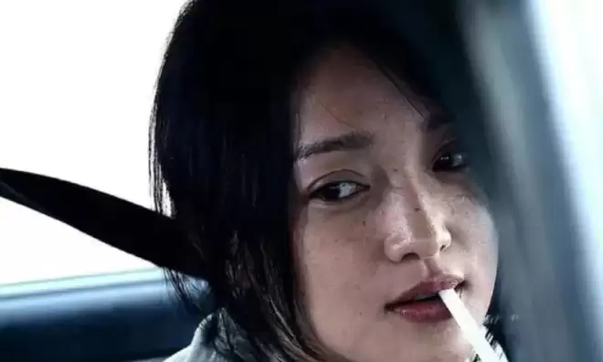 周迅近照曝光!头发发白,瘦到皮包骨,终究为恶习付出了代价